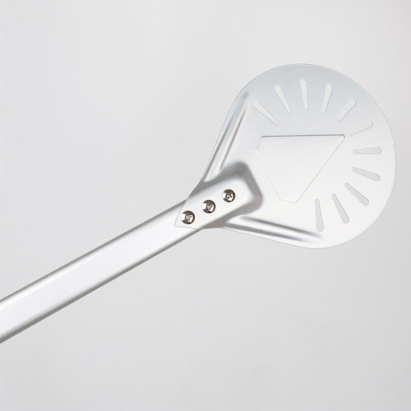 pizaa turner with  silve handle.jpg